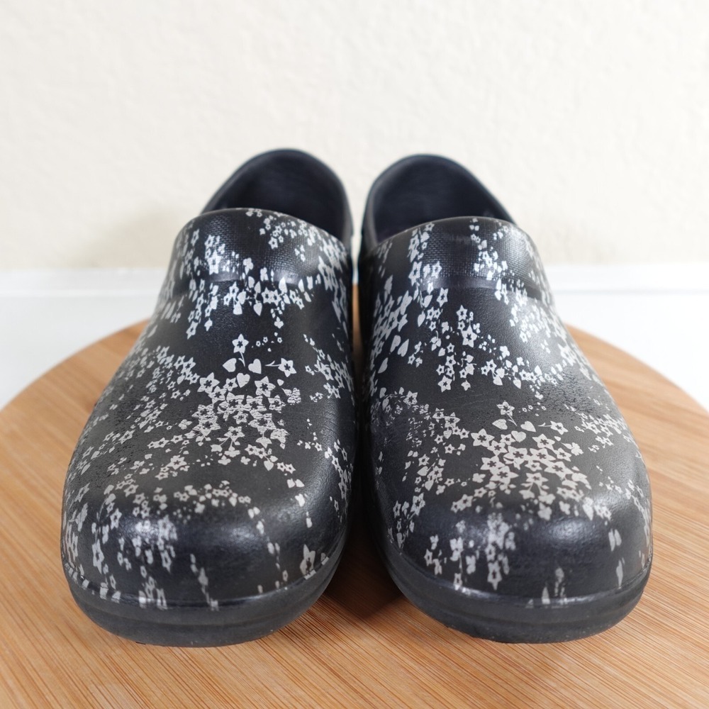 Crocs Work Neria Pro II Womens Size 7 Clog Black Metallic Silver Flowers Slip On - Picture 3 of 12